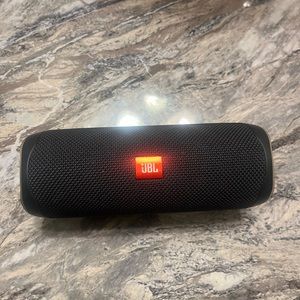 Selling these JBL Speakers Bluetooth. Great sound and quality fairly new.